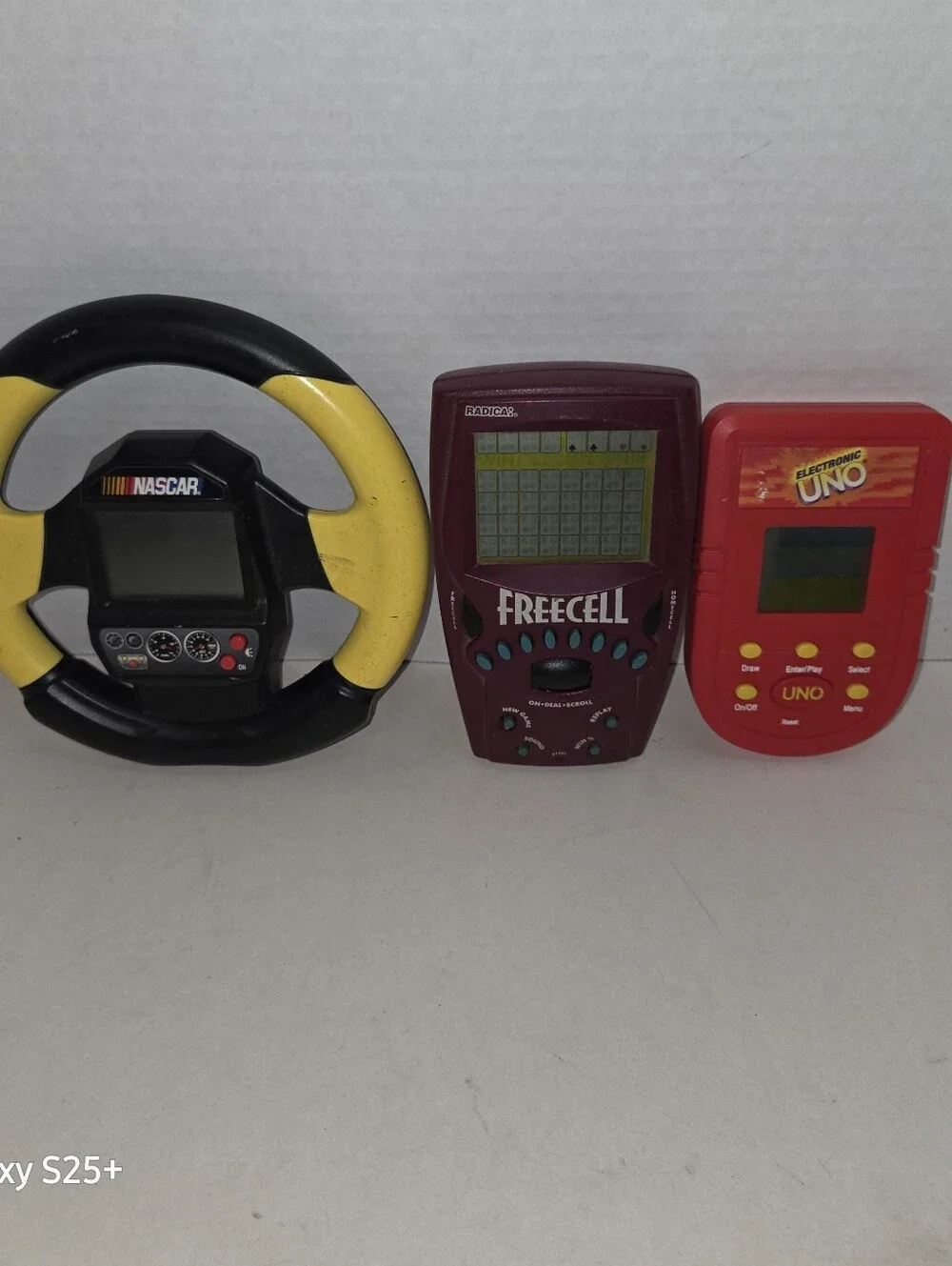 3 Vintage Handheld Electronic game Lot Nascar, Uno And Freecell - Radica