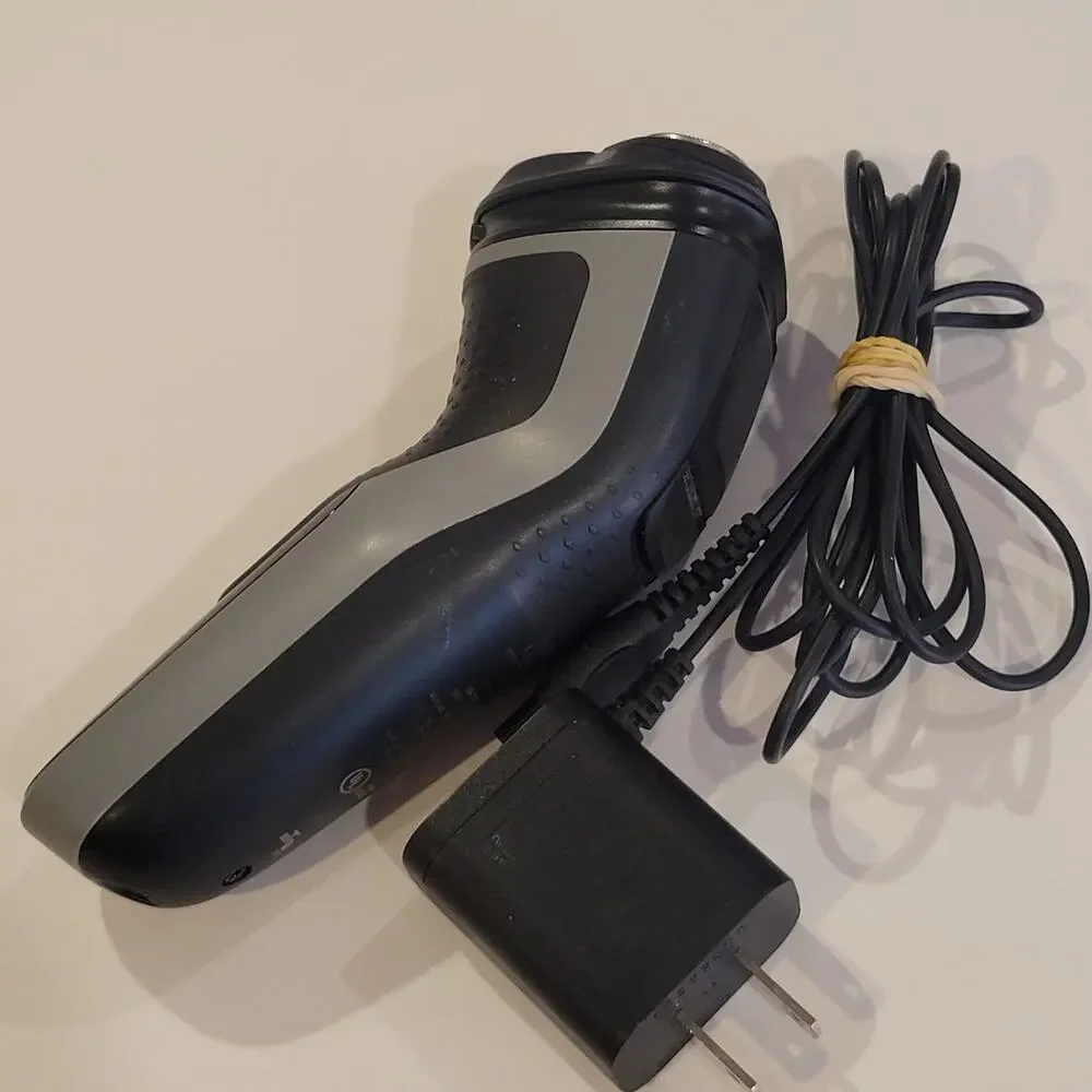 Philips Norelco Series 1000 S1211 Men's  Wet & Dry Electric Shaver