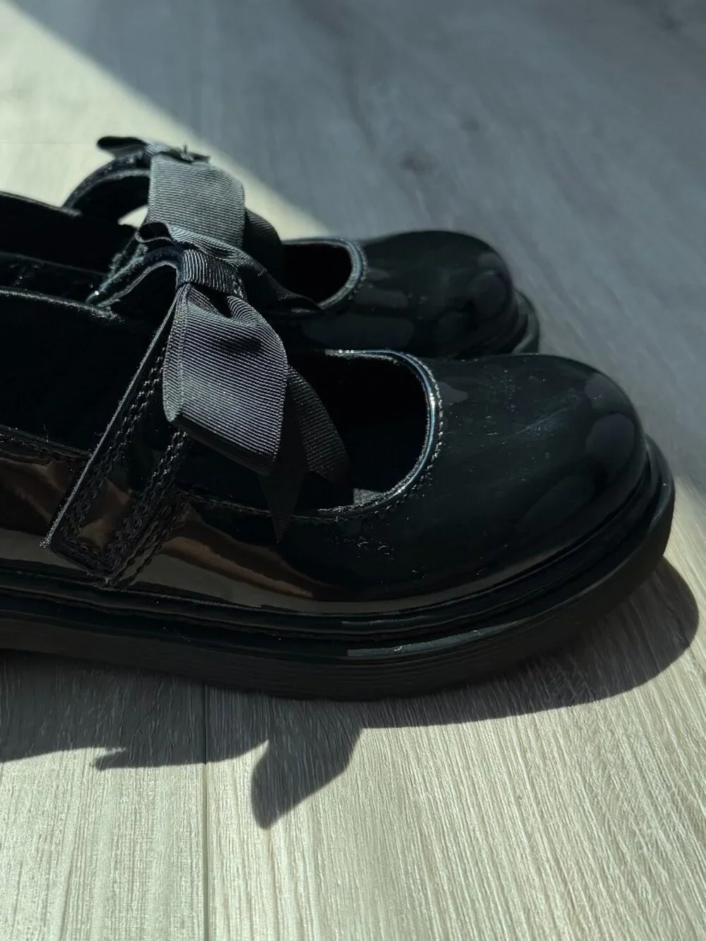 Dr. Martens Maccy II Patent Leather Mary Jane – Big Kids US 2