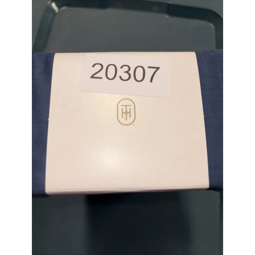 Threshold queen size
