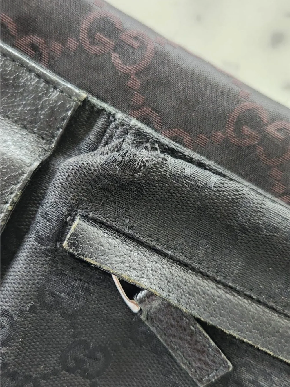 Gucci double pocket