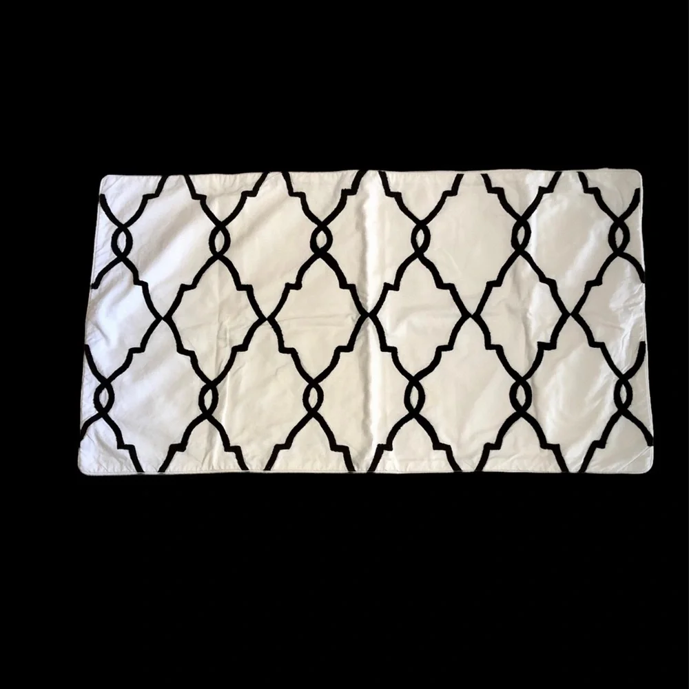 Williams Sonoma Home crewel Embroidered Quatrefoil sham King