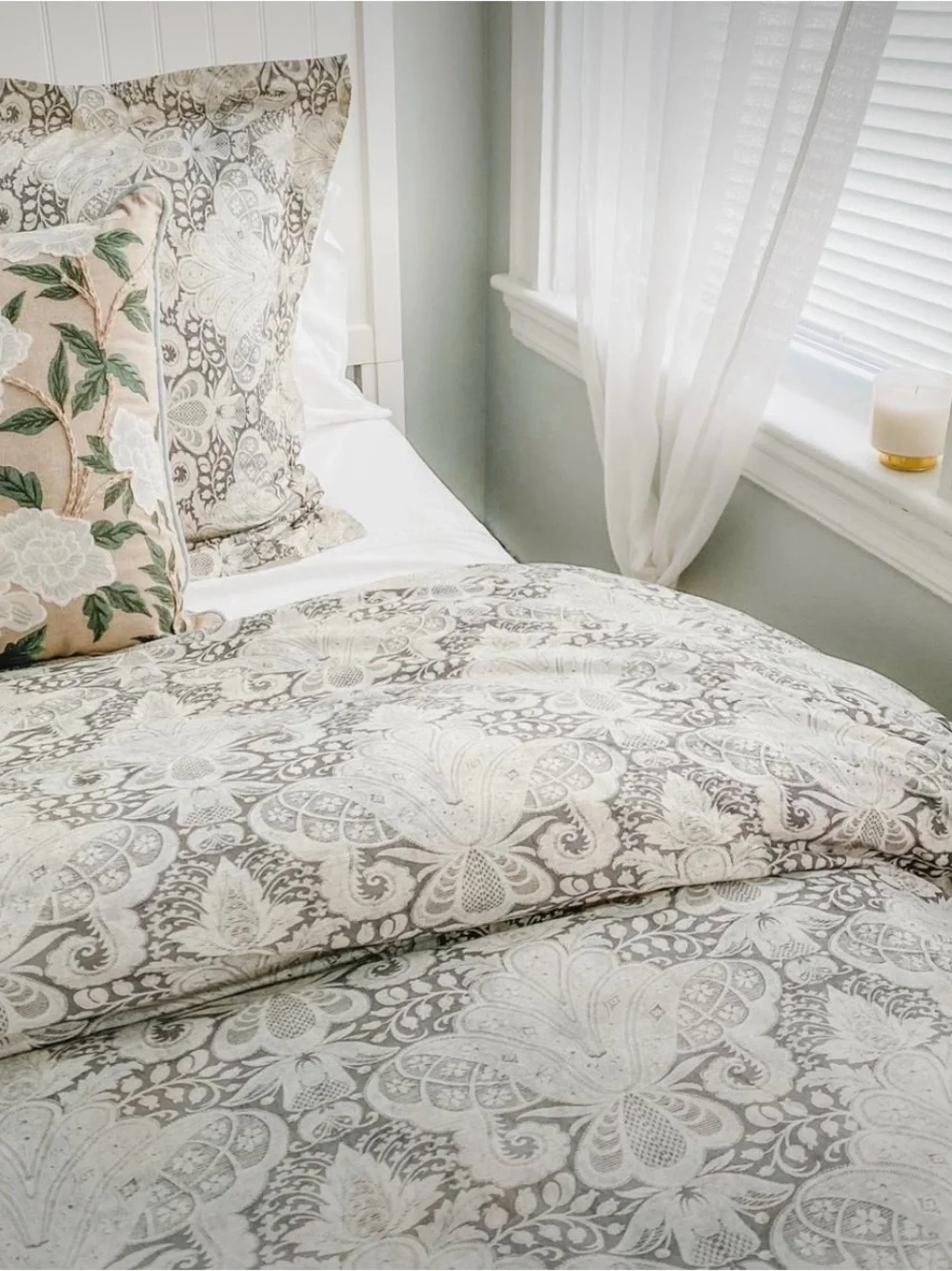 Pottery Barn Paisley Patterned Cotton Duvet Queen Cover Set with Shams