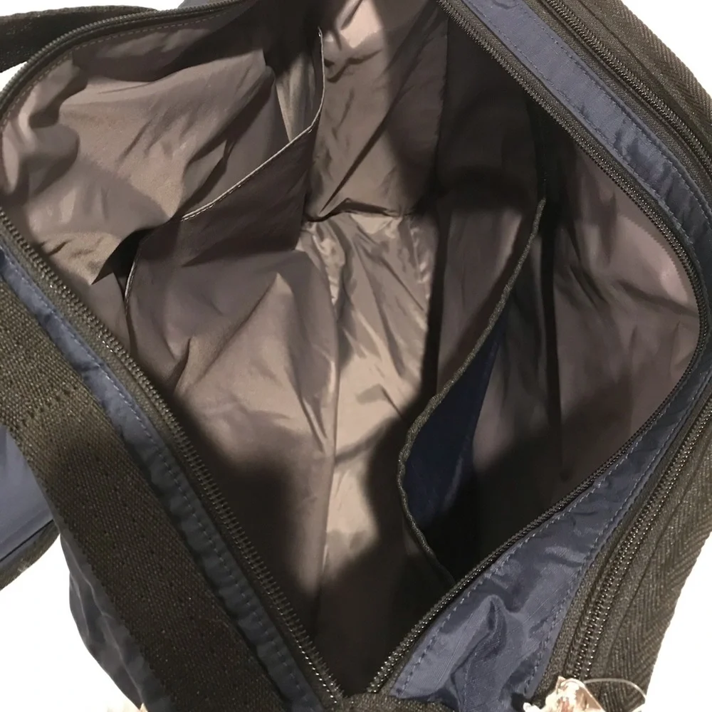 Lesportsac firm pockets out