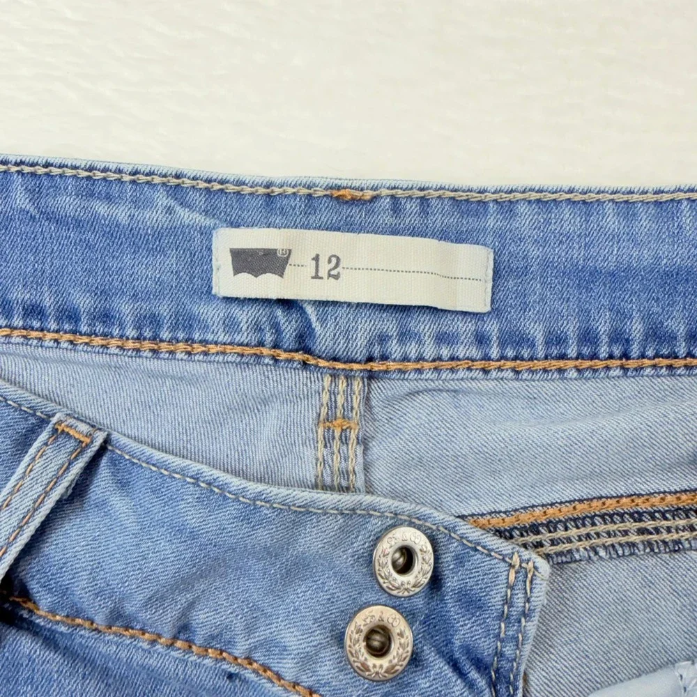 Levis excellent preowned