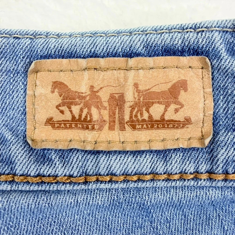Levis excellent preowned