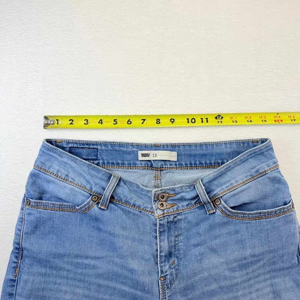 Levis excellent preowned