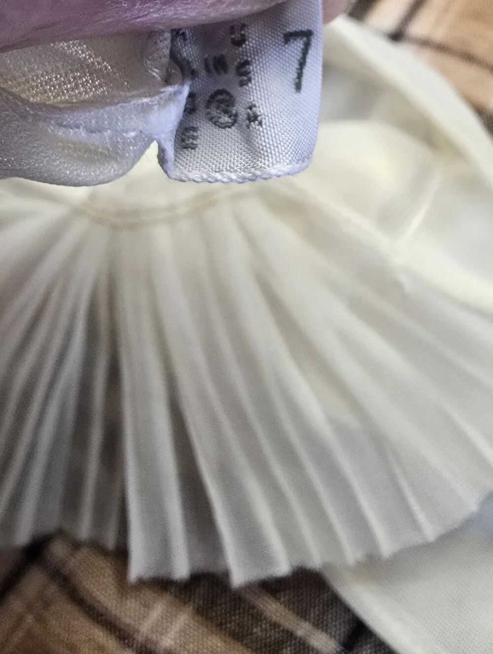 Kayser feminine white gloves