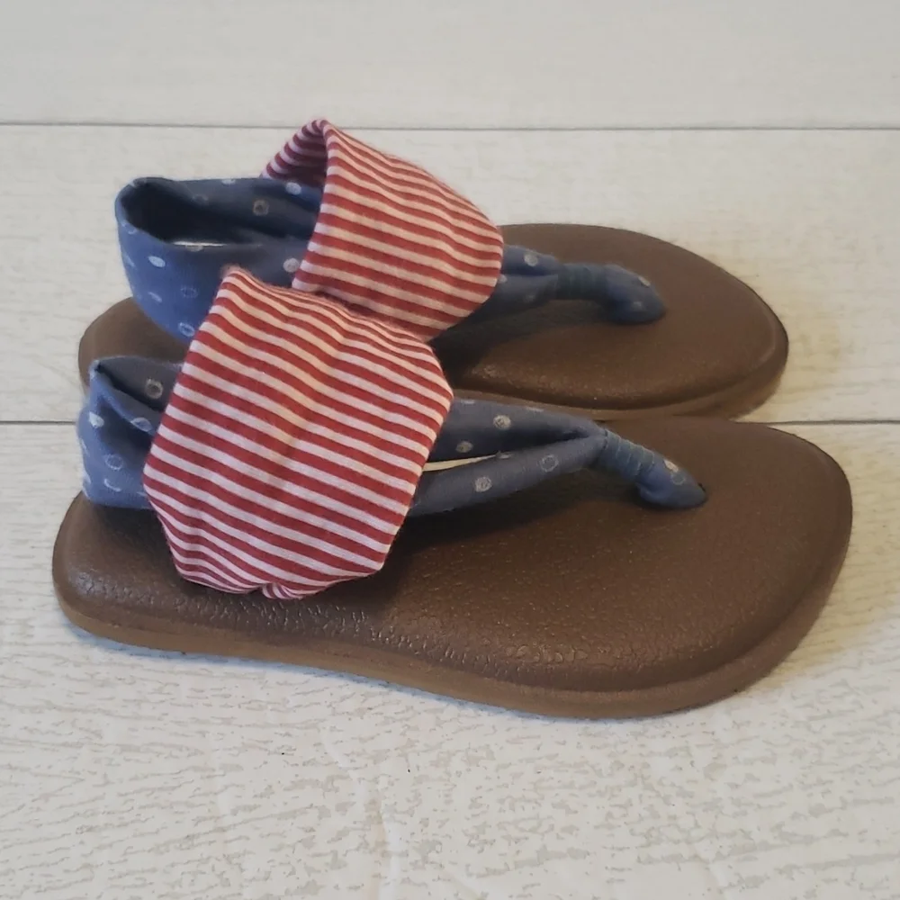 Sanuk 7/8 youth yoga sandals
