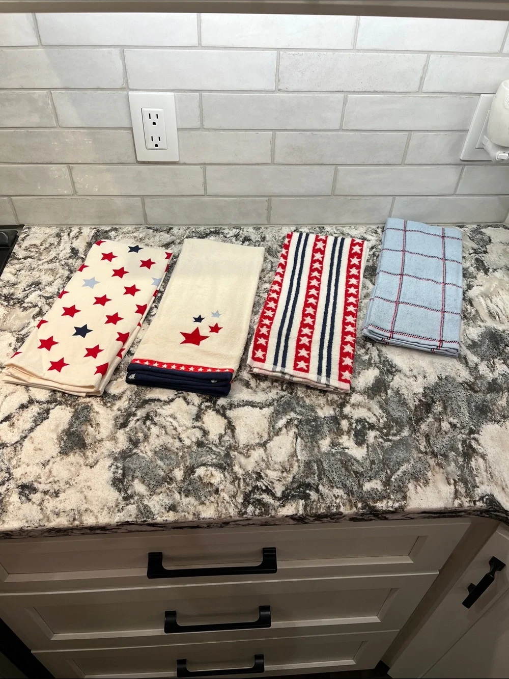NEW Set of 4 Patriotic Star & Stripe Kitchen Towels - Red, White, Blue
