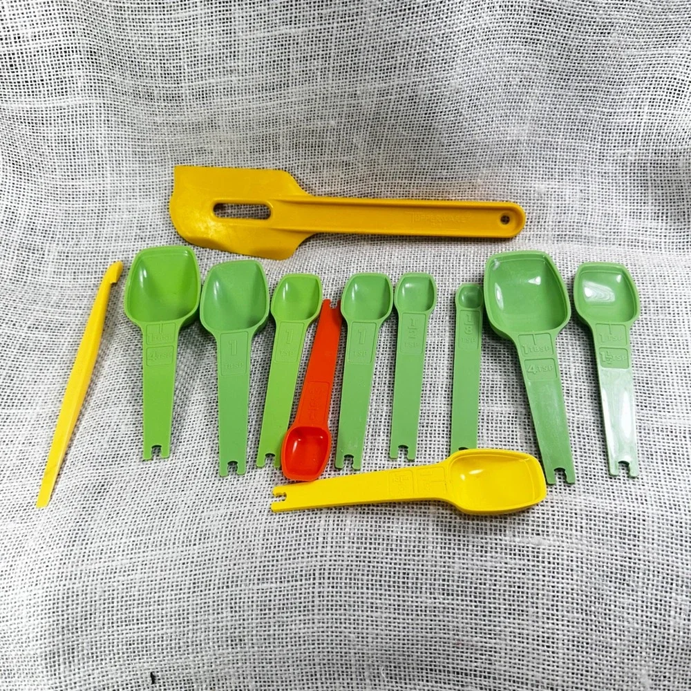 Tupperware Measuring Spoons Spatula Citrus Peeler Lot Green Yellow Orange Vtg