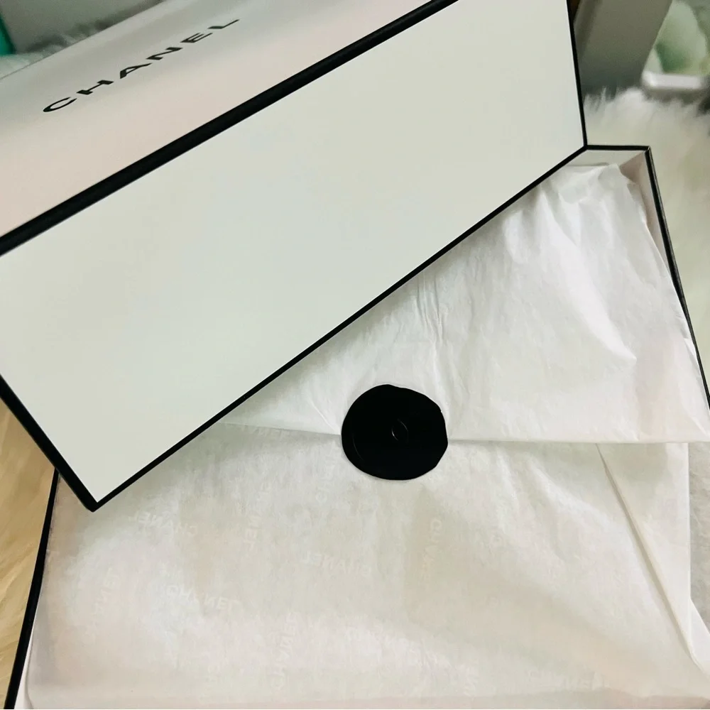 CHANEL gift box