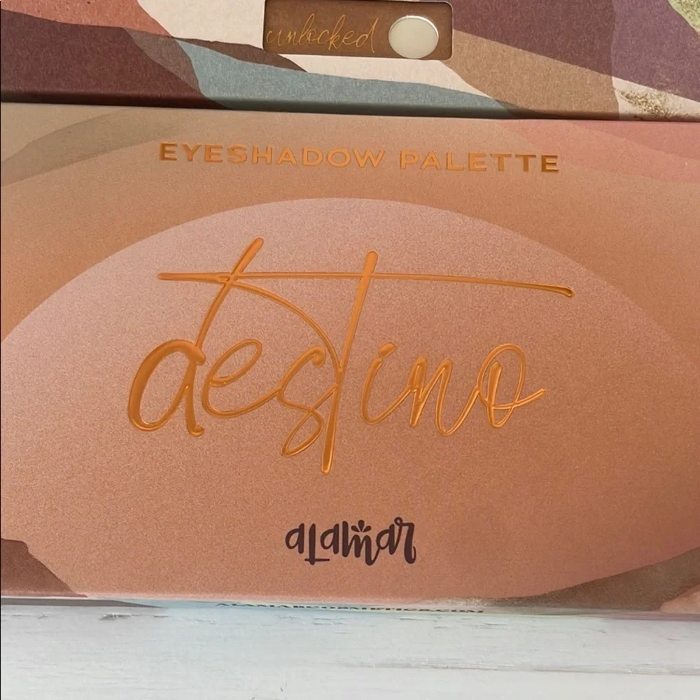 Alamar Cosmetics DESTINO Eyeshadow Palette 10 Colors Mattes & Shimmers New RV$35