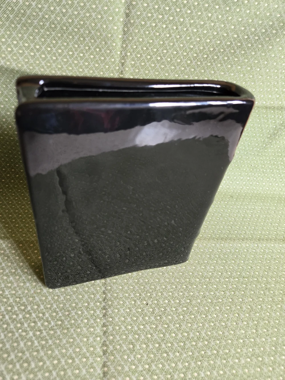 N/A sleek glossy