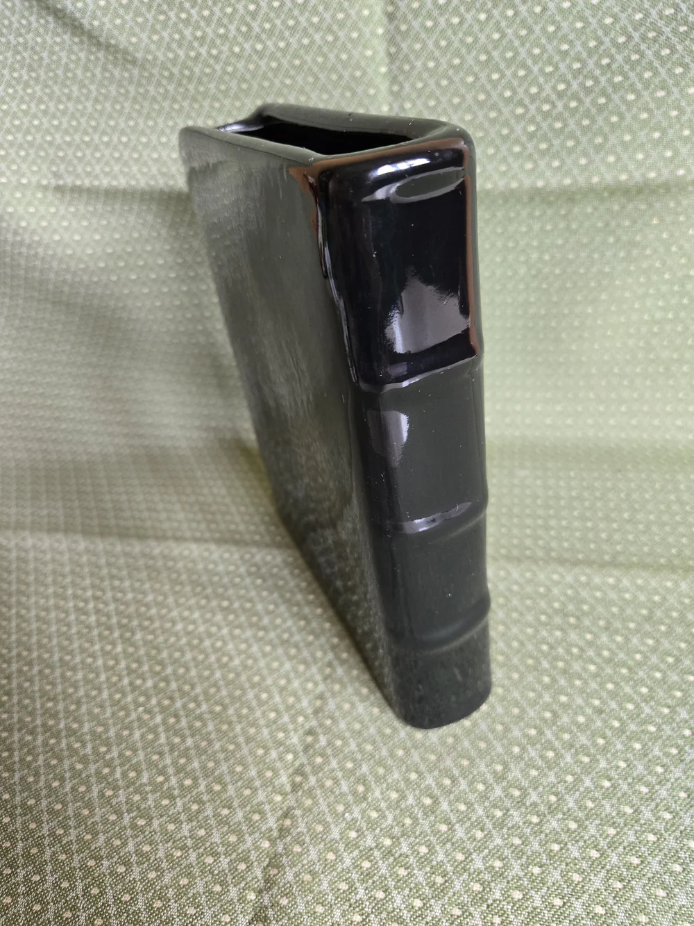 N/A sleek glossy