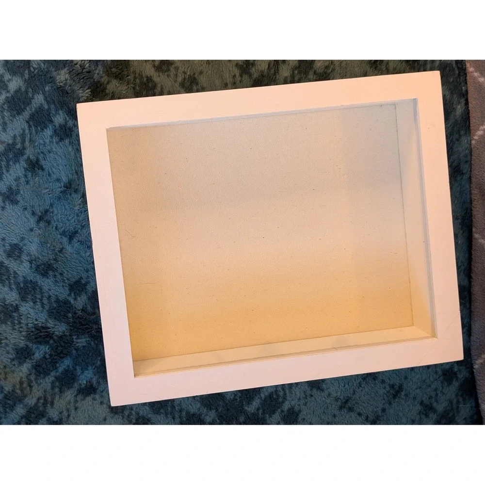 N/A white wooden