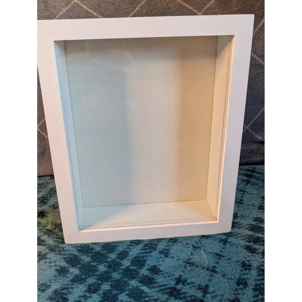 N/A white wooden