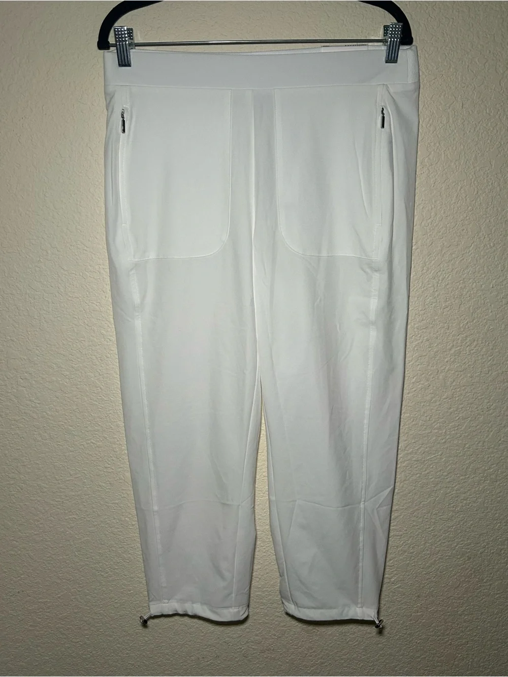 Chicos Zenergy White Performance Zip-Pocket Light Capri Pants Casual Outdoor Fal
