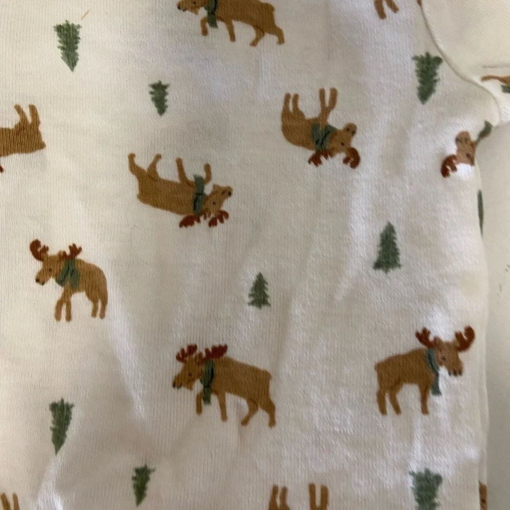 Carters‎ newborn onsie mooses