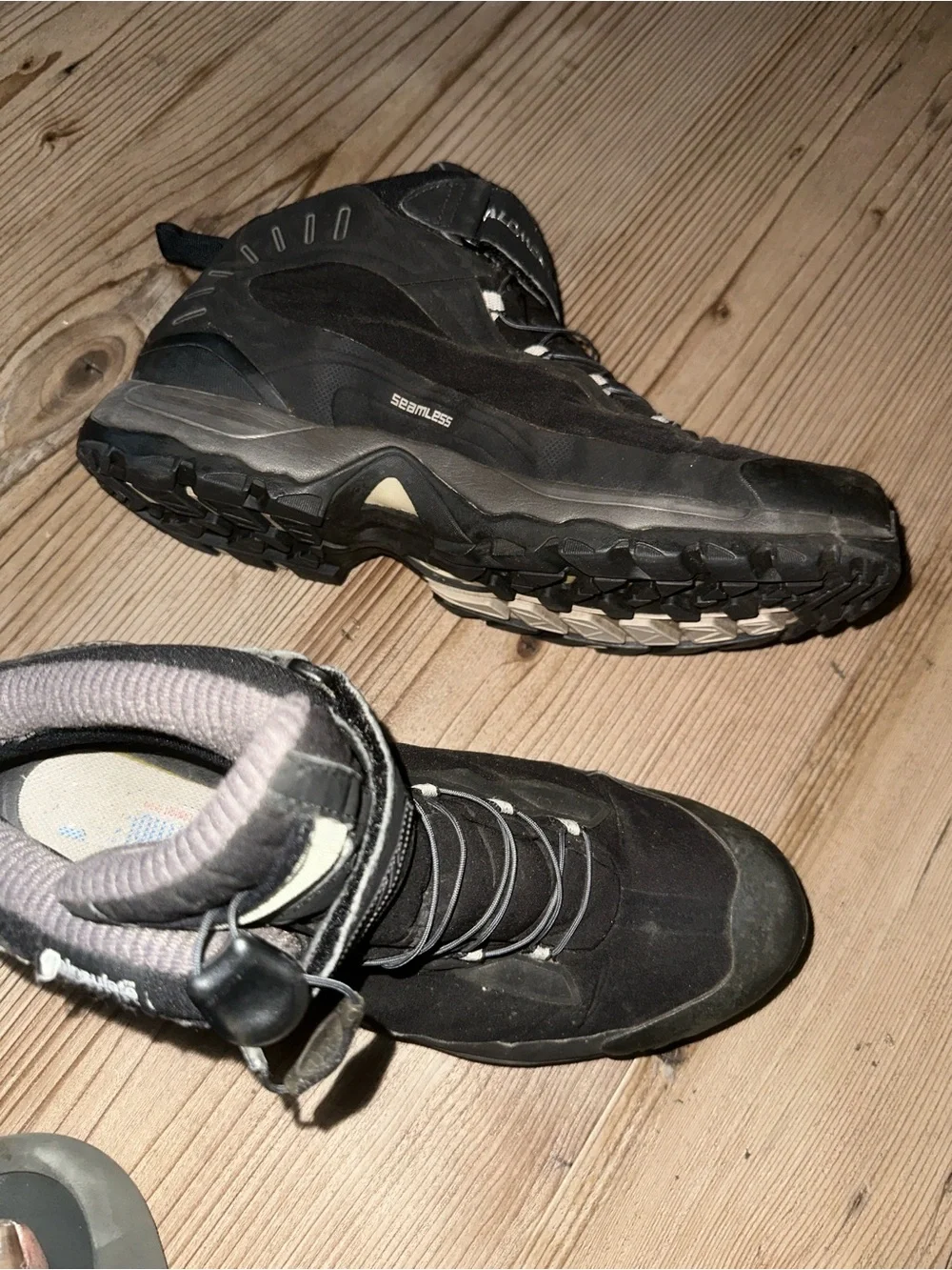 Salomon lace up