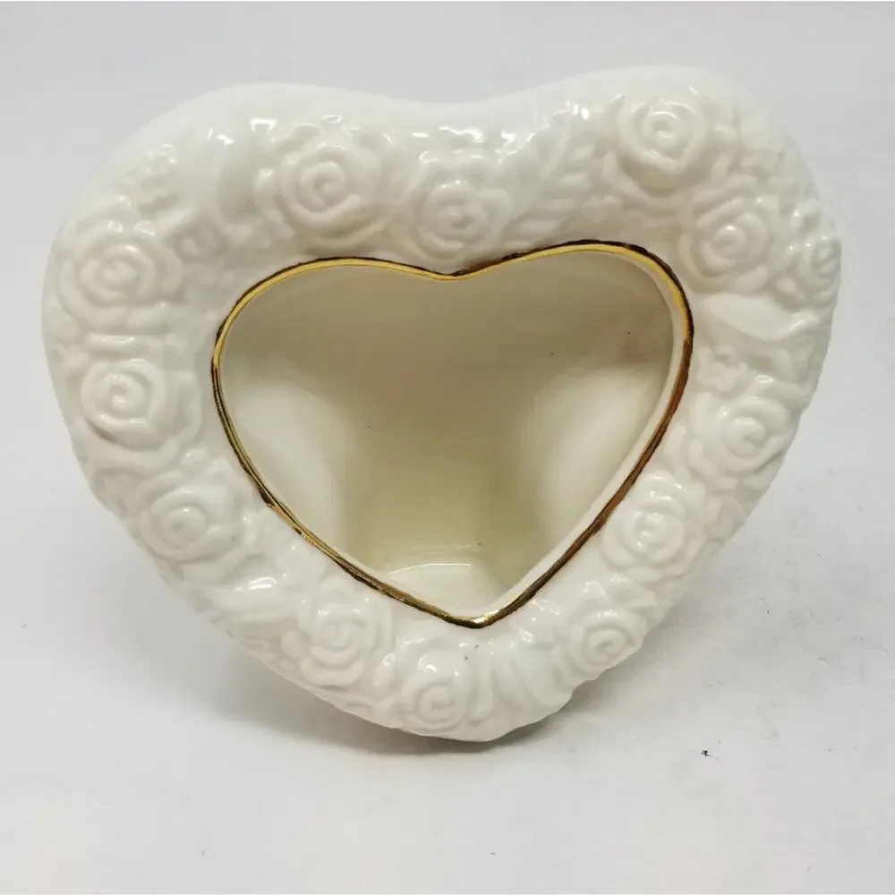 International Silver Company  Ceramic‎ Cream Heart Shaped Photo Picture Frame