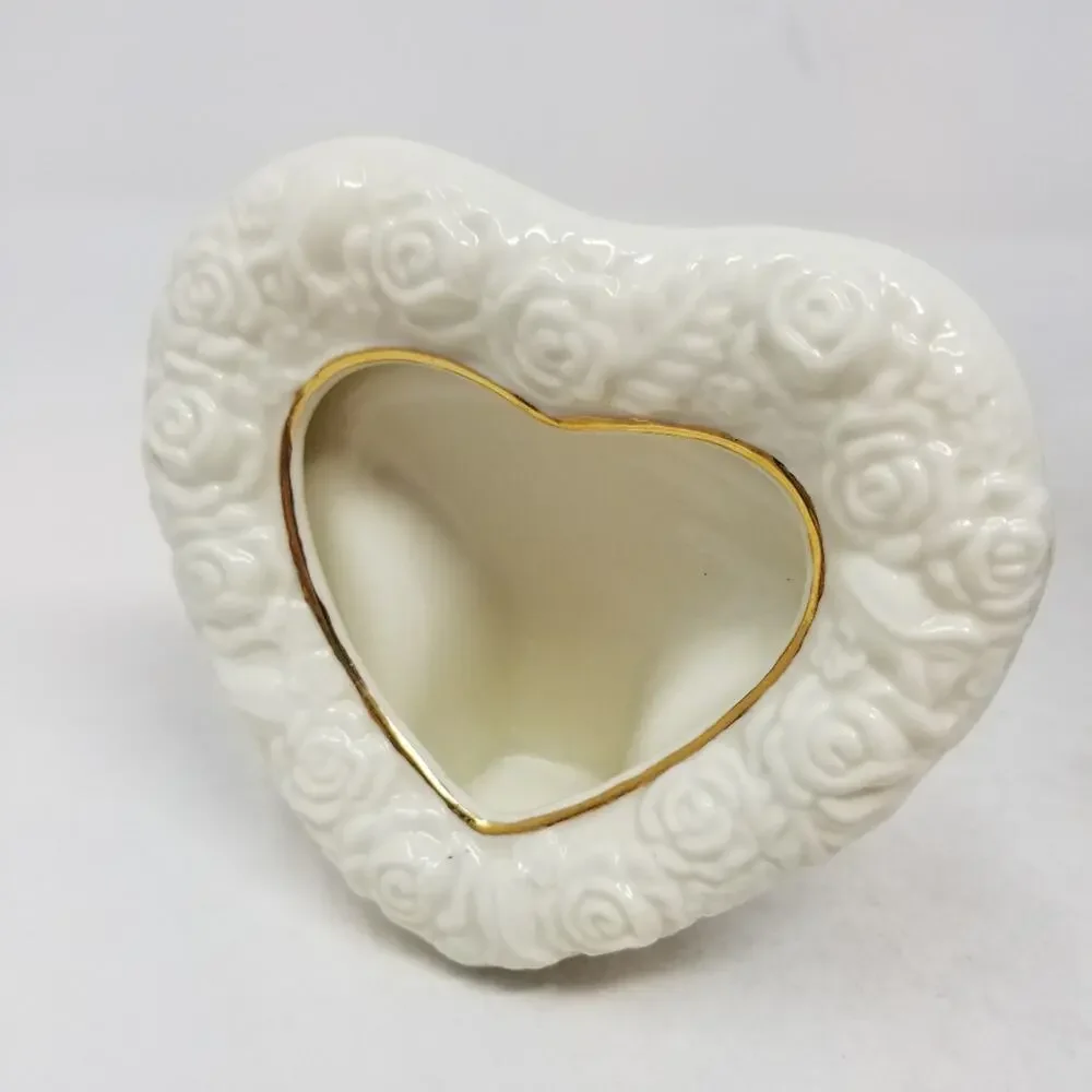 International Silver Company  Ceramic‎ Cream Heart Shaped Photo Picture Frame