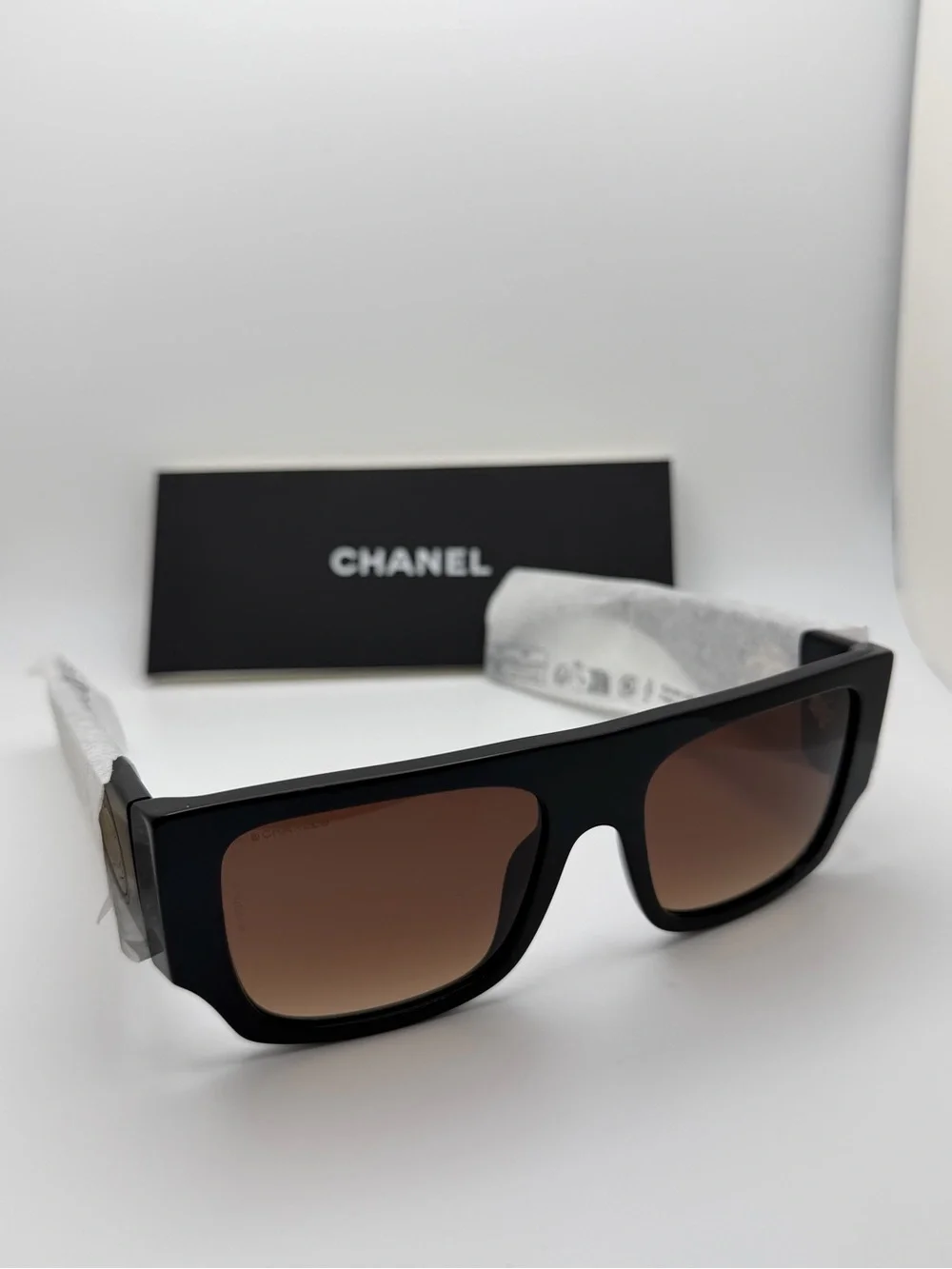 CHANEL frame material