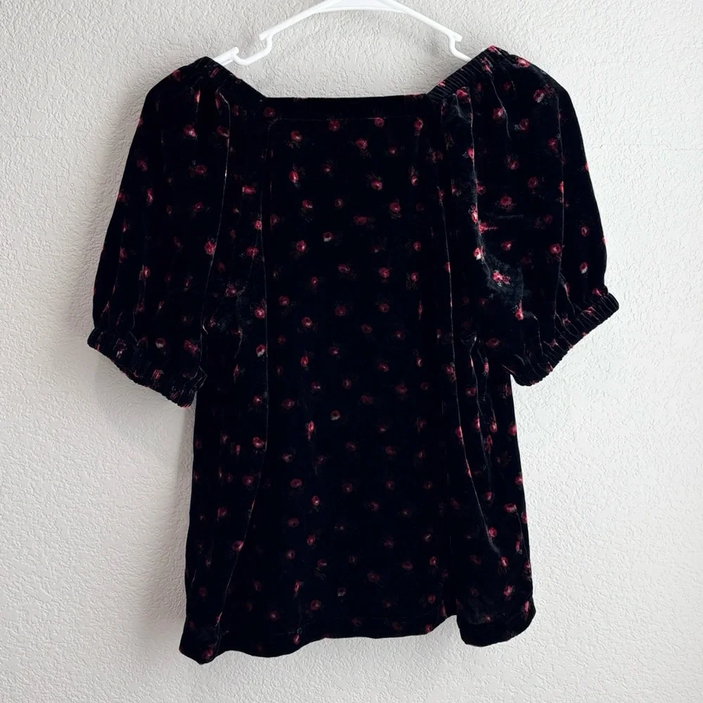 NWT Loft Velvet Floral Puff Sleeve Top Black Red Women’s Size Medium Petite