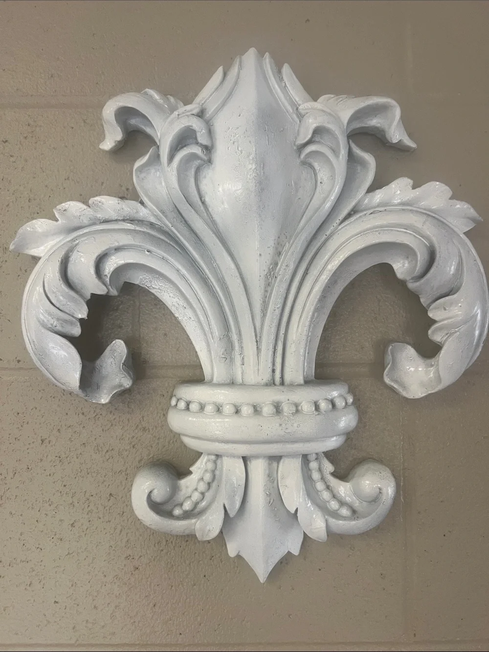 Classic Fleur-de-Lis Wall Decor in White