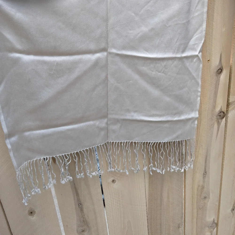 Jones New York NWT Beige Cream Women's Fringe Shawl Scarf Pashmina Style 21