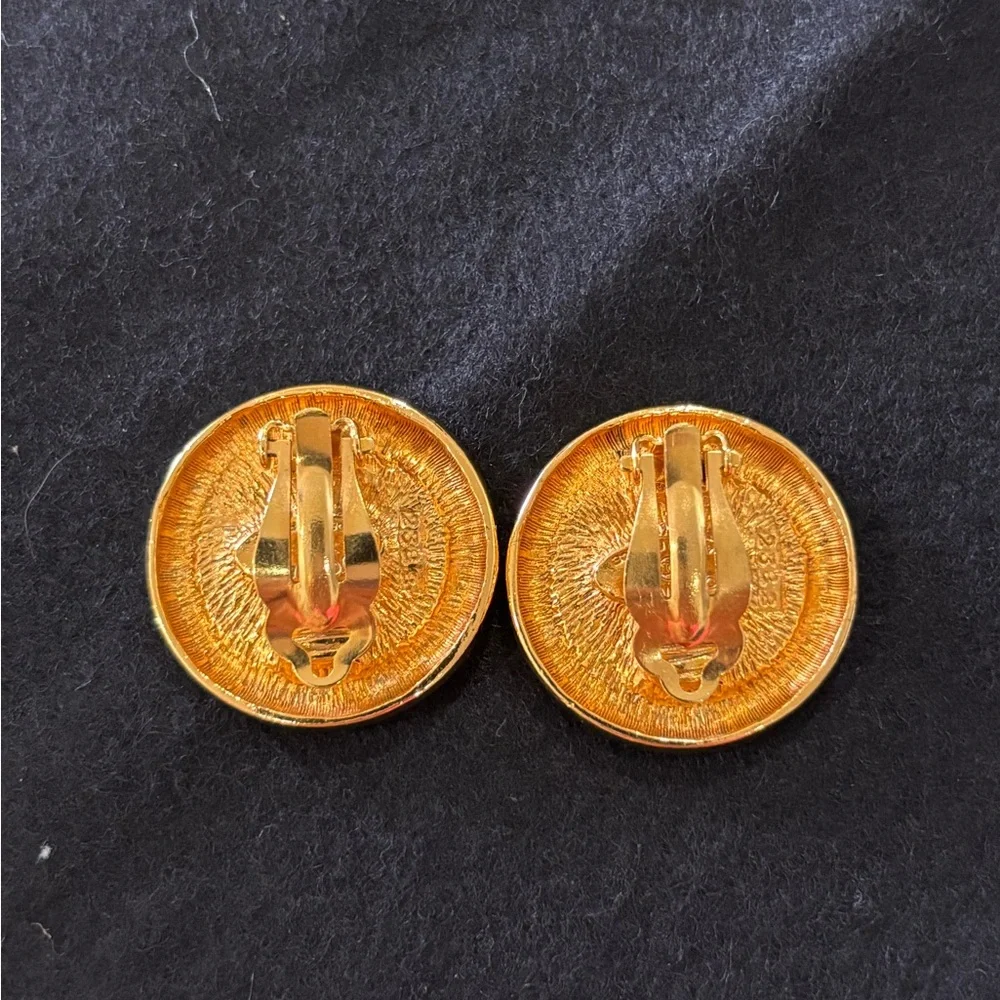 CHANEL luxurious earrings