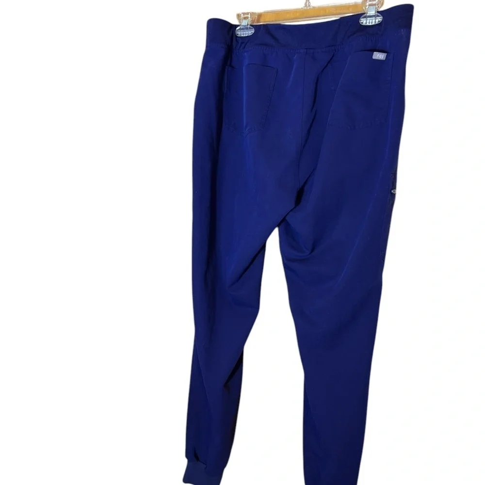 Figs comfortable trendy