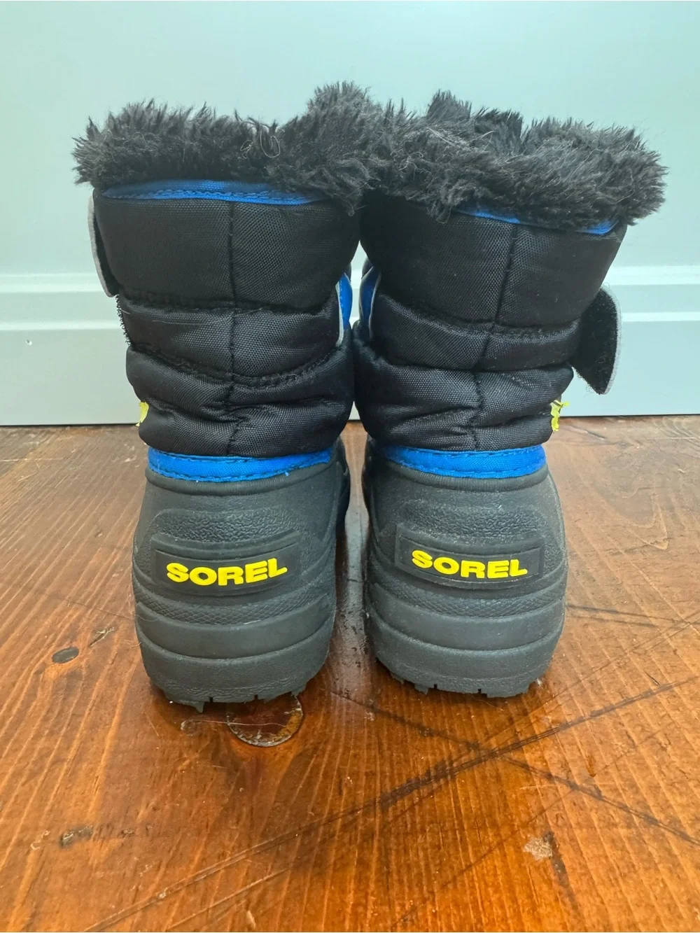 Sorel Kids Black Commander Snow Boots. Size 12