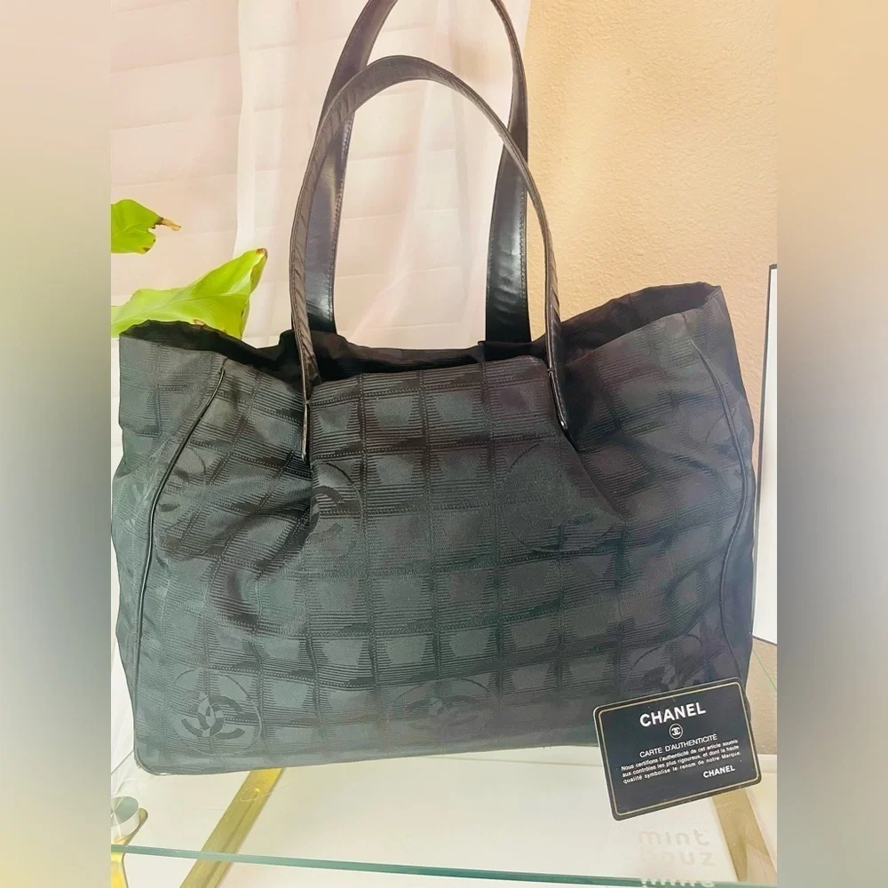 CHANEL travel tote