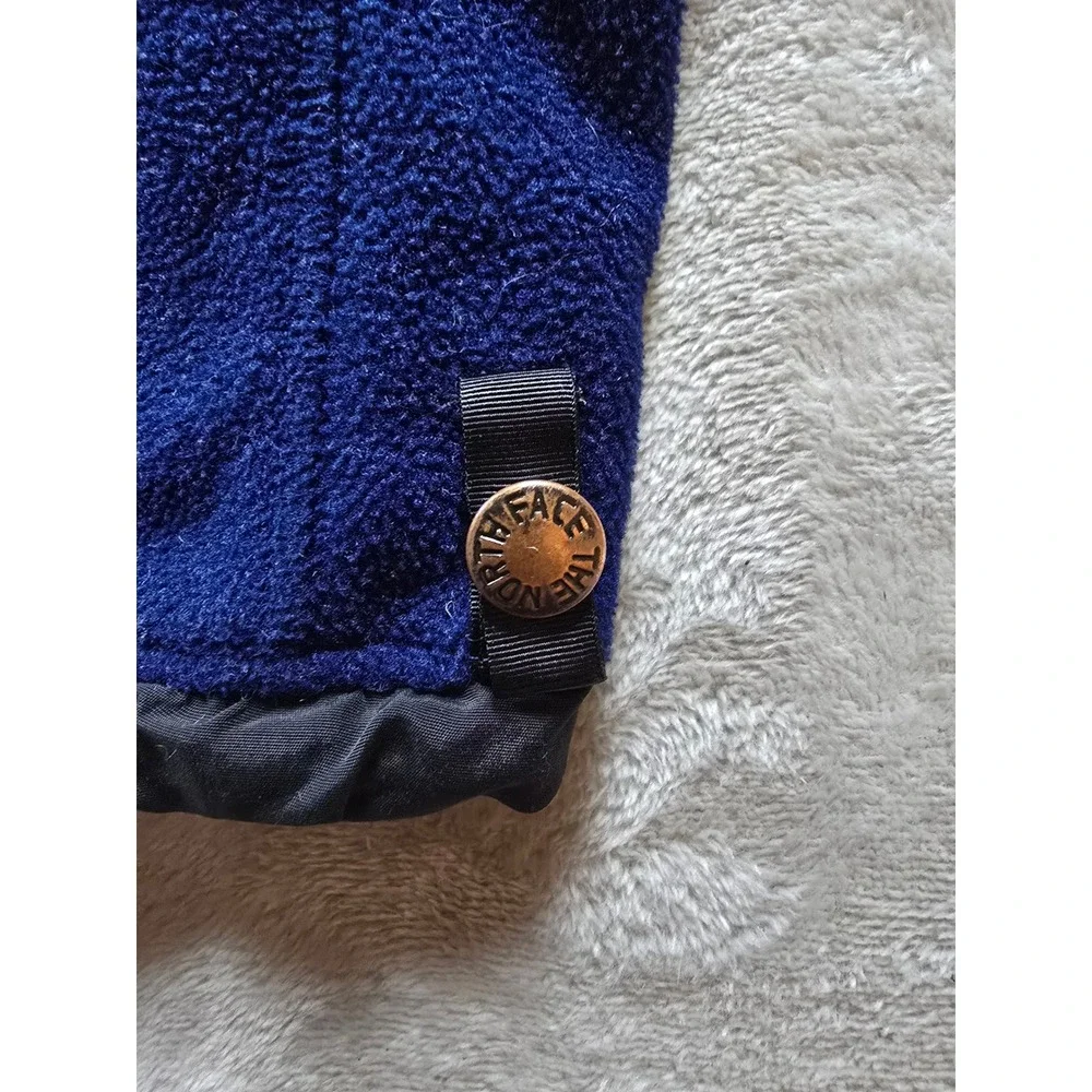 The North Face size tag