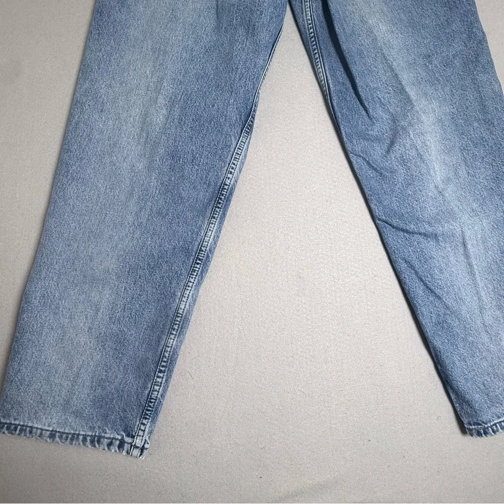 Levis excellent no