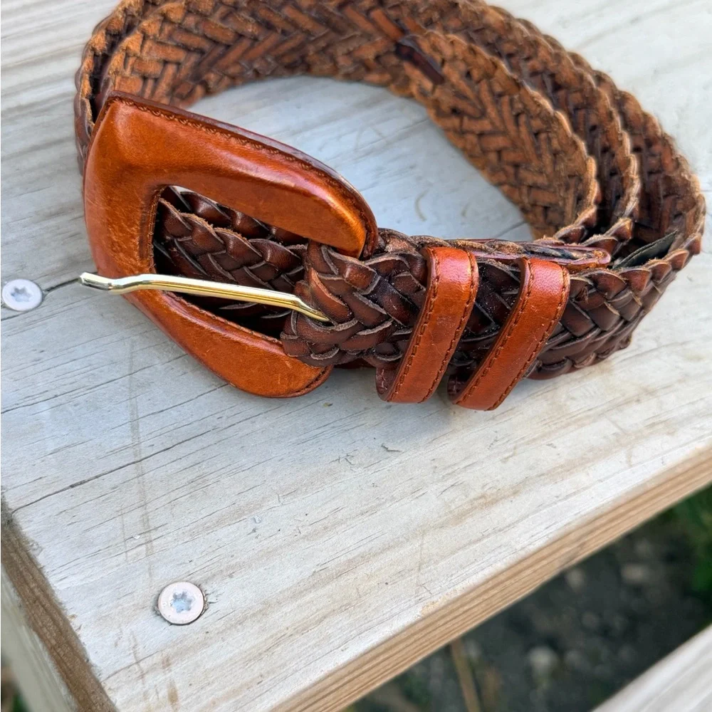 Gabrielle de Vecchi #braidedbelt beautifully owned