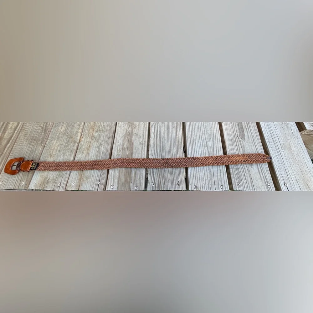 Gabrielle de Vecchi belt italian that