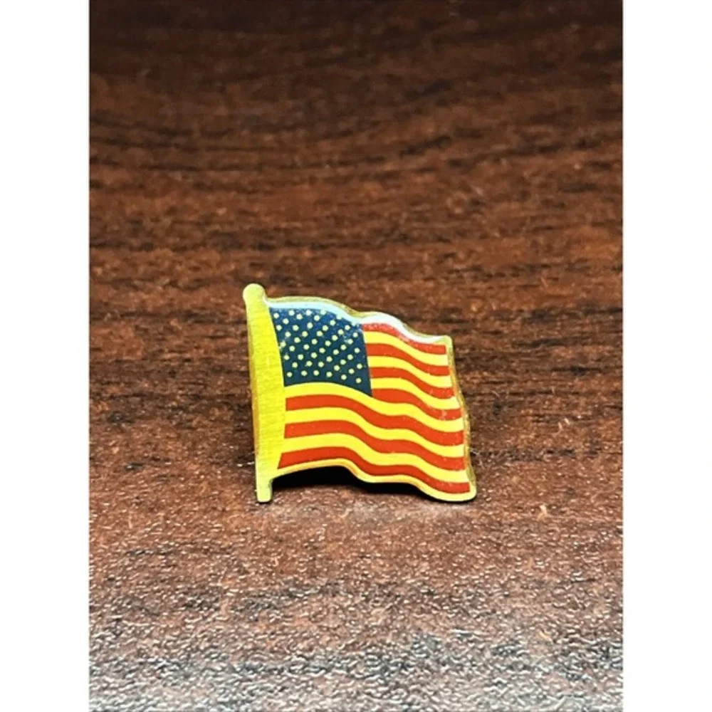 Vintage American Flag USA‎ Lapel Hat Pin