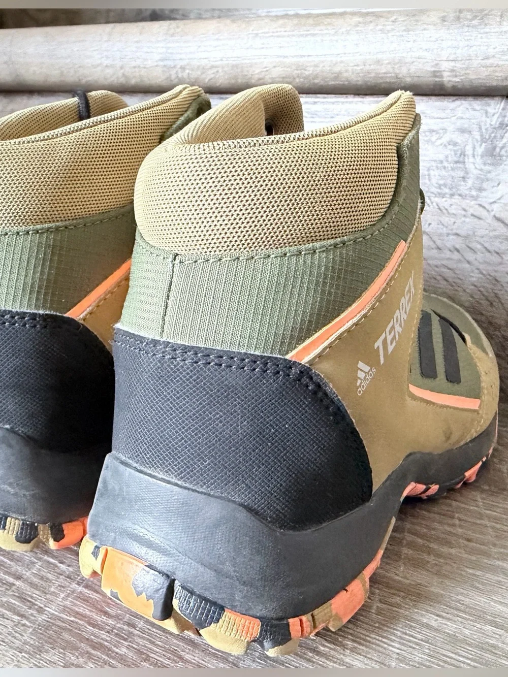 adidas terrex mid