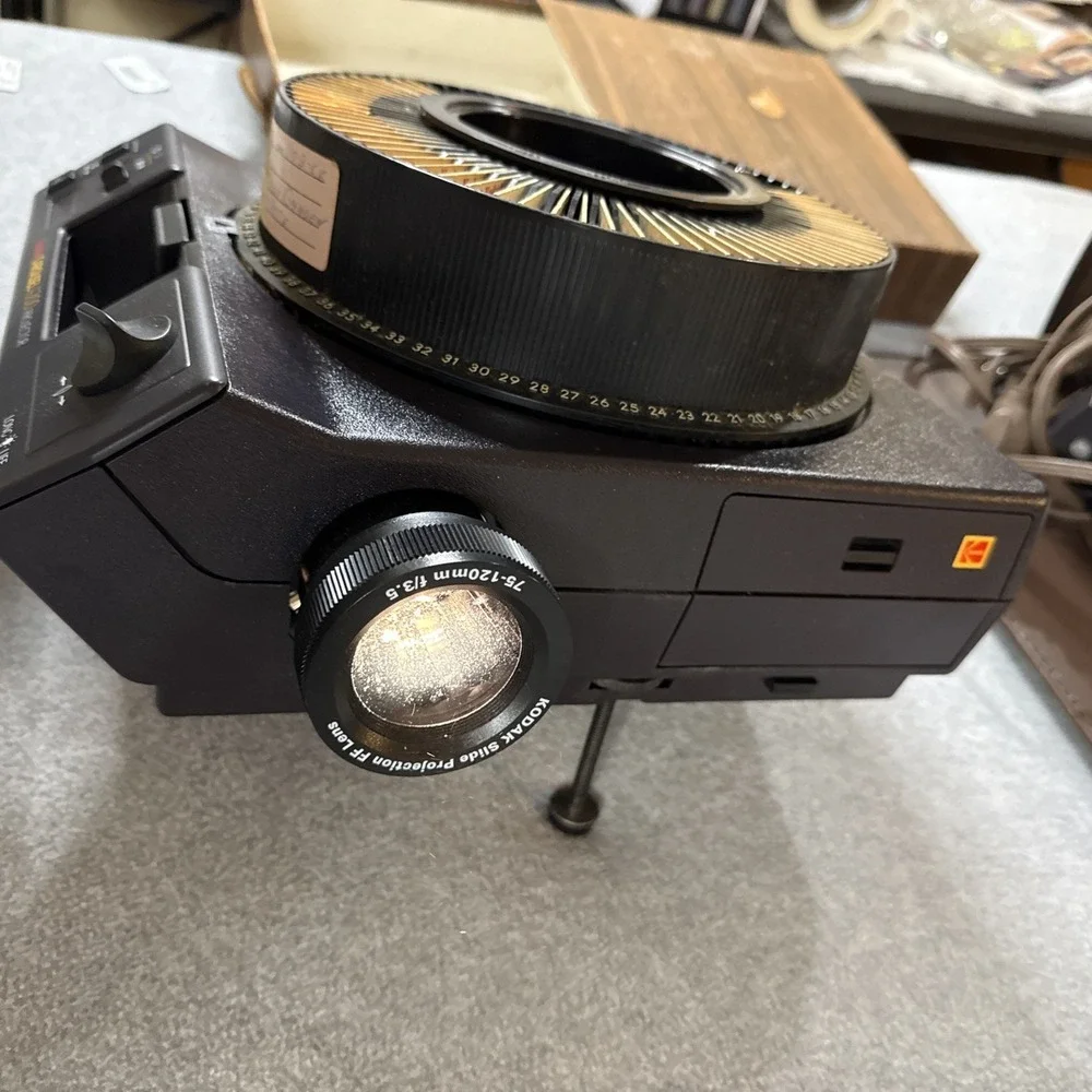 Vintage Kodak Carousel 4200 Projector With Manual And Original Box Plus 57Slides