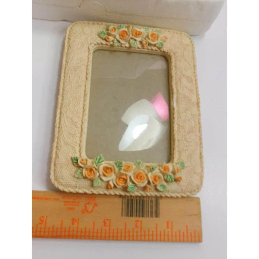 Vintage‎ Russ Berrie Victorian Lace Picture Frame Peach Resin Yellow Rose Flawed