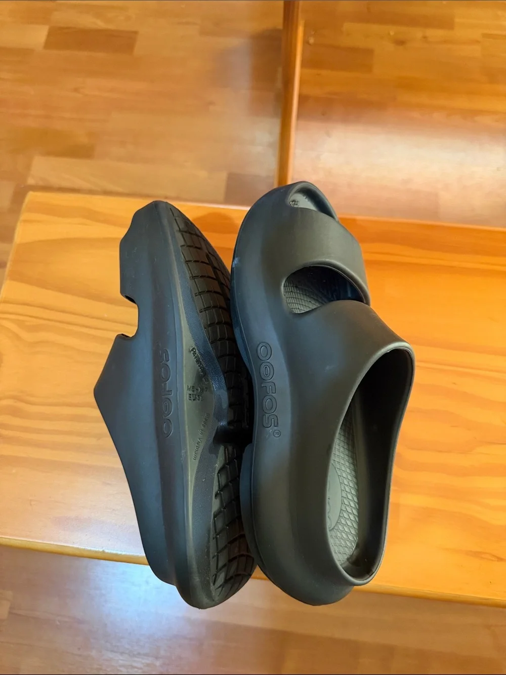 OOFOS open toe