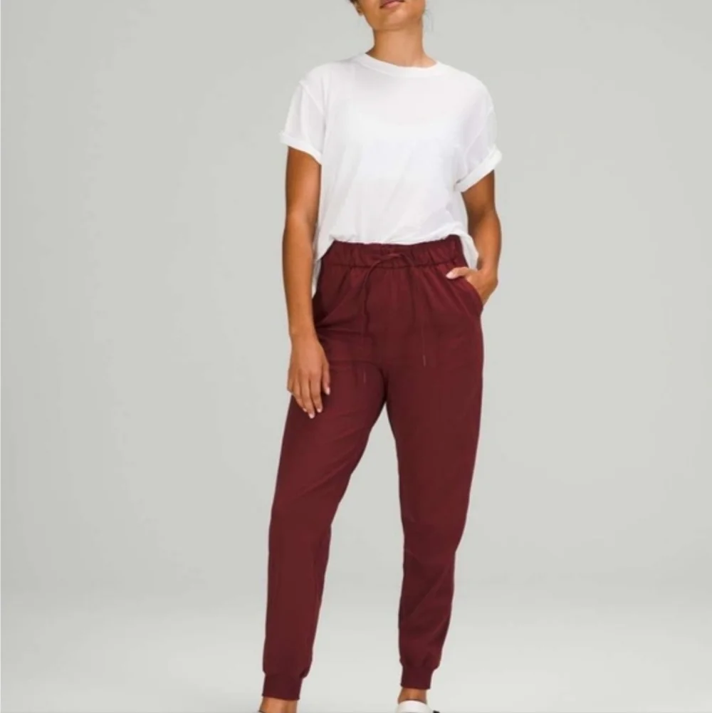 Lululemon Stretch High-Rise Jogger Pants In Red Merlot Sz 4