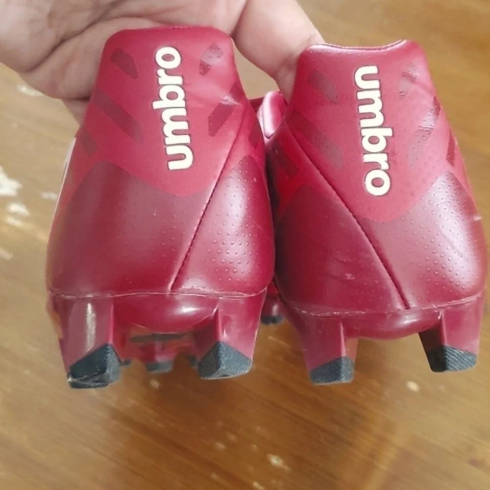 Umbro cleats excellent