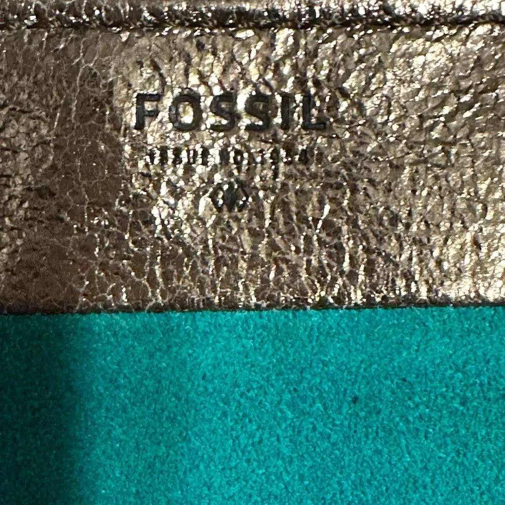 Fossil leather color