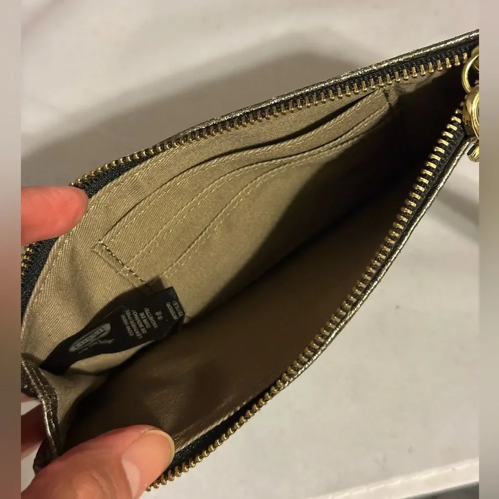Fossil leather color