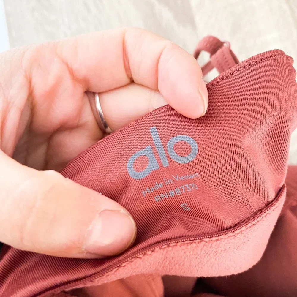 ALO Yoga 🦋 alo