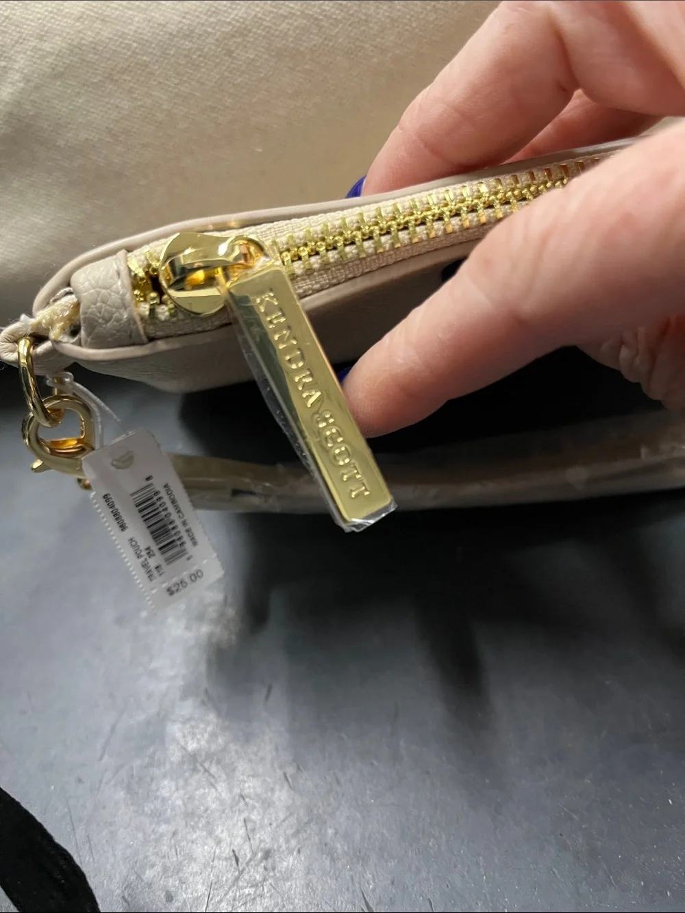 Kendra Scott sleek pebbled