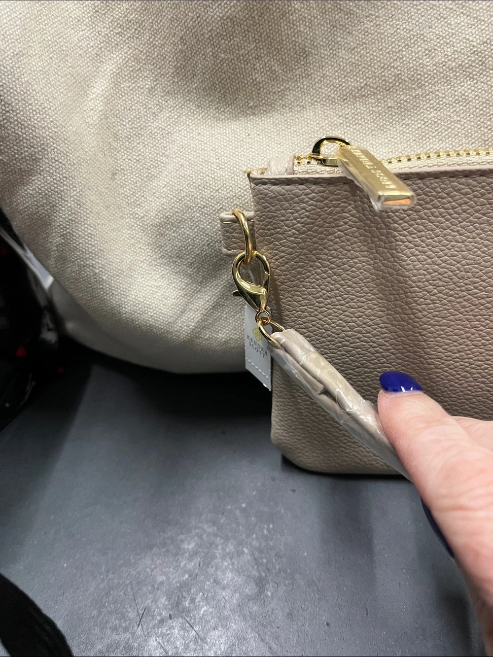 Kendra Scott sleek pebbled